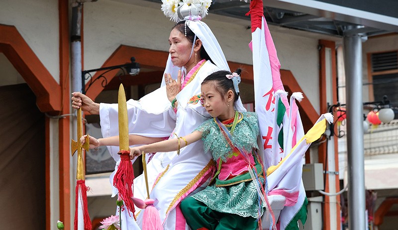 Ritual Tatung Menyucikan Kota Singkawang, Dukun Kerasukan Arwah Leluhur - Bagian 4