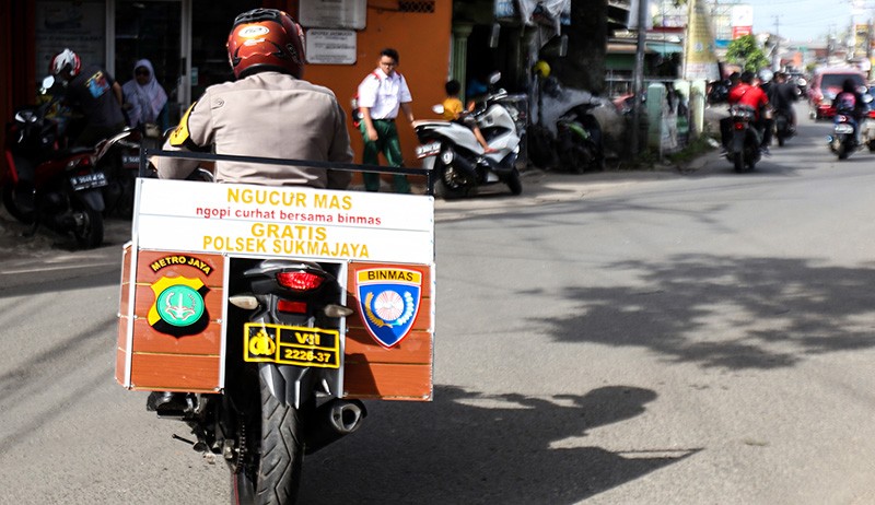Polisi di Depok Patroli Bawa Gerobak Kopi Gratis, Siap Dengar Warga Curhat - Bagian 3