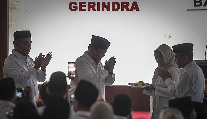 Momen Prabowo Menyapa Warga saat HUT ke-15 Partai Gerindra - Bagian 2