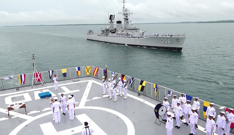 Unik, Pelantikan Danguspurla Koarmada III Dikawal Kapal Frigate TNI AL - Bagian 1