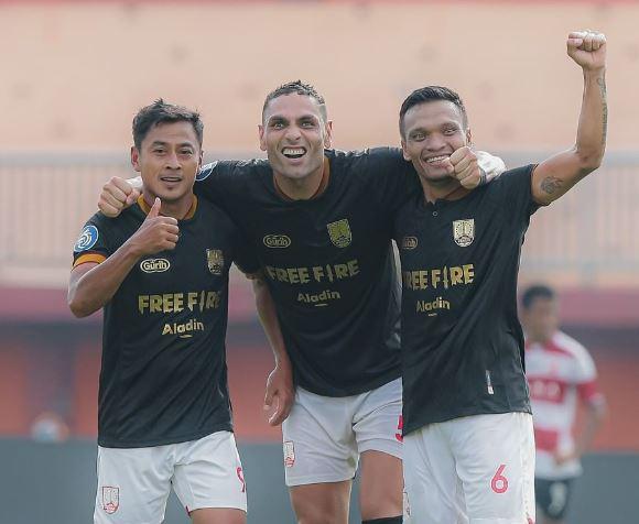 Hasil Liga 1: Messidoro Cetak Gol Menit Akhir, Persis Libas Madura United 3-2 Hasil Liga 1: Messidoro Cetak Gol Menit Akhir, Persis Libas Madura United 3-2