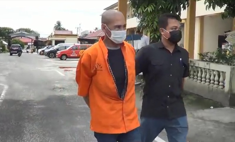 title Suntikan Silikon ke Payudara kepada 2 Wanita hingga Keluarkan Nanah, Waria Ini Ditangkap Suntikan Silikon ke Payudara kepada 2 Wanita hingga Keluarkan Nanah, Waria Ini Ditangkap
