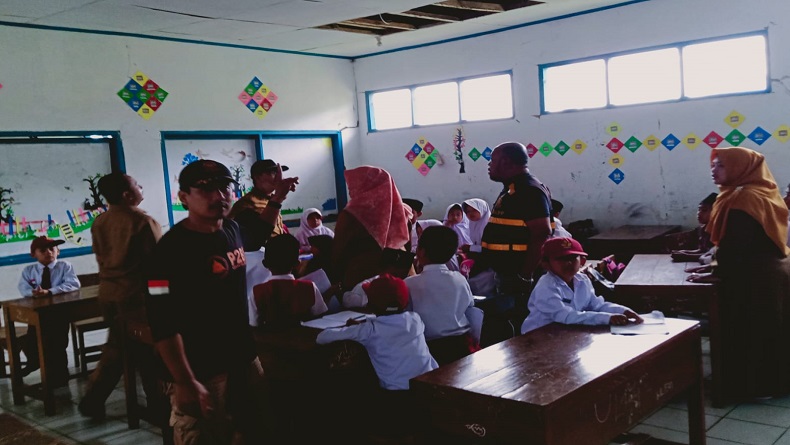 Sukabumi Terdampak Gempa Pandeglang, Plafon Kelas Ambruk Timpa Murid