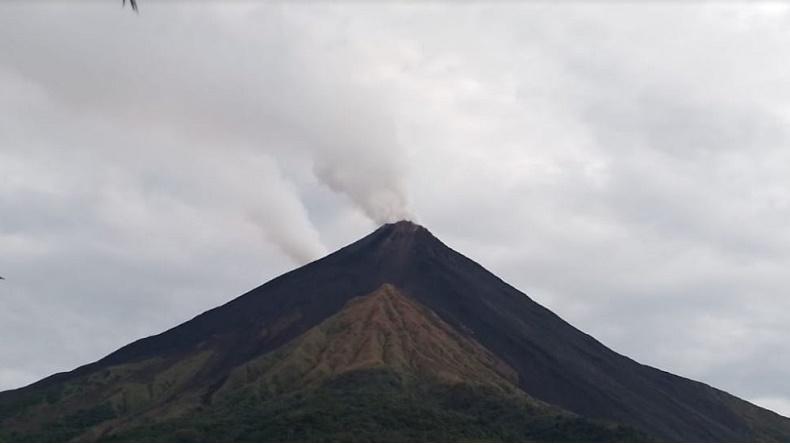 PVMBG : Status Gunung Karangetang Sulut Naik Jadi Siaga