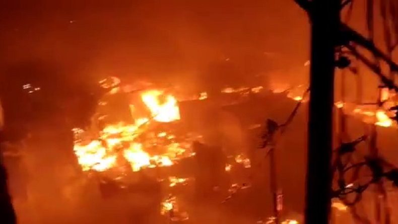 24 Rumah di Sukamenak Bandung Ludes Terbakar, Api Berkobar Hebat