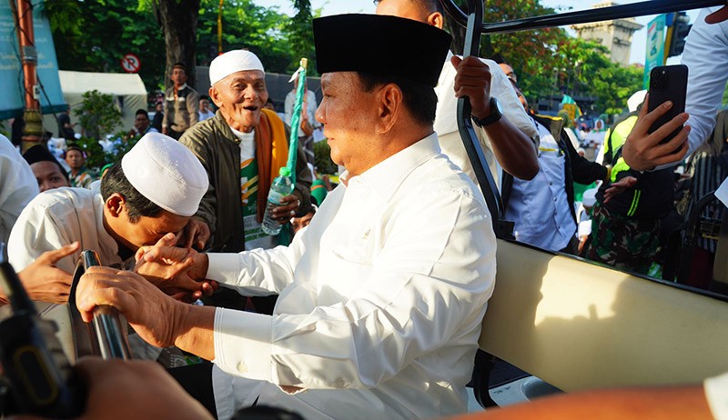 Momen Prabowo Disambut Para Santri Saat Hadiri Peringatan Satu Abad NU