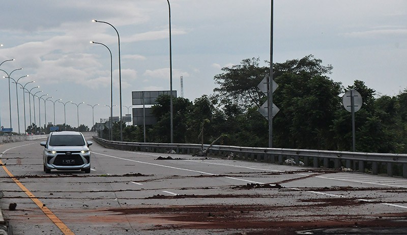 Akses Jalan Tol Jatikarya Kembali Dibuka setelah Diblokade Warga - Bagian 3