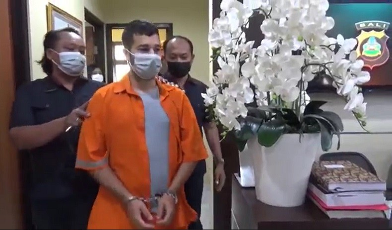 title Kronologi Antonio Strangio Buronan Interpol Ditangkap di Bali, Naik Pesawat dari Malaysia Kronologi Antonio Strangio Buronan Interpol Ditangkap di Bali, Naik Pesawat dari Malaysia