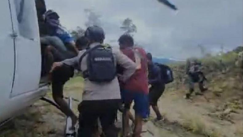 Pasukan TNI-Polri Telusuri Hutan Papua Cari Pilot Susi Air di Nduga