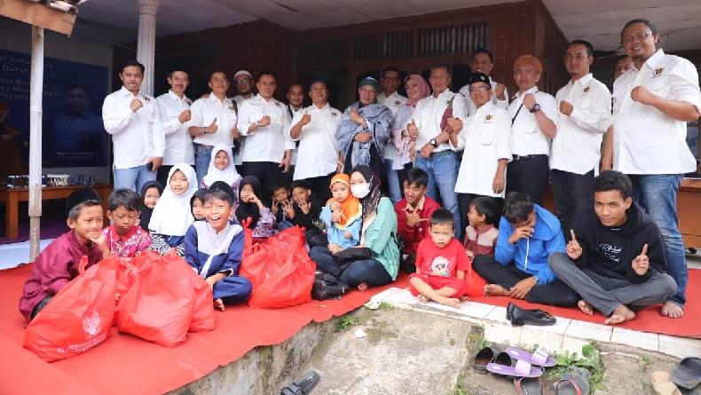 Bagikan Ratusan Paket Sembako ke Yatim Piatu dan Dhuafa Cara PWI KBB Peringati HPN 2023