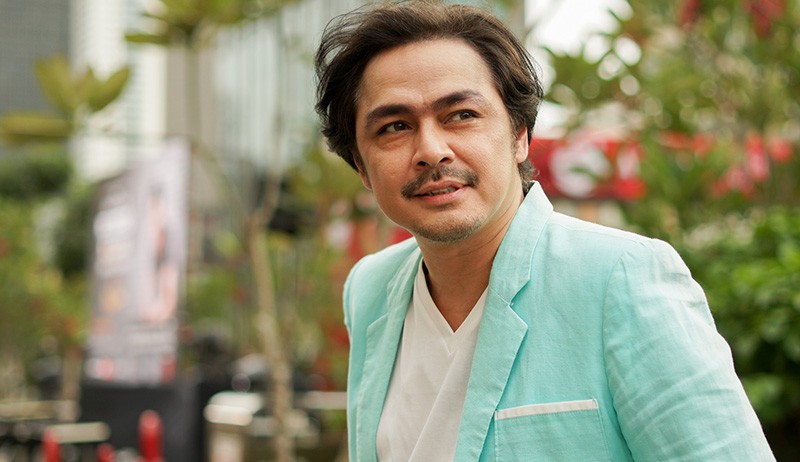 Foto Thomas Djorghi Tampil Awet Muda saat Rilis Lagu Karya Guruh Soekarnoputra - Bagian 3