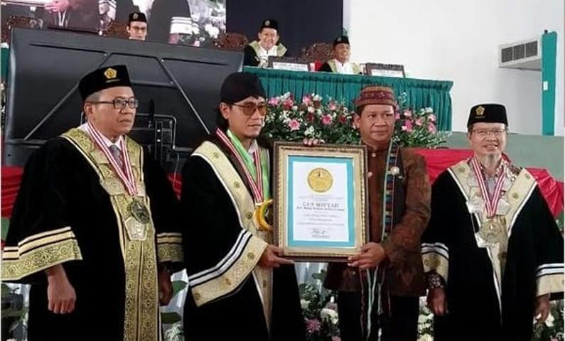 Ujian Skripsi Gus Miftah di Unissula Ciptakan Rekor Disaksikan Ribuan Orang