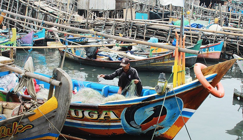 Melihat Aktivitas Nelayan Tidak Melaut karena Gelombang Tinggi - Bagian 1