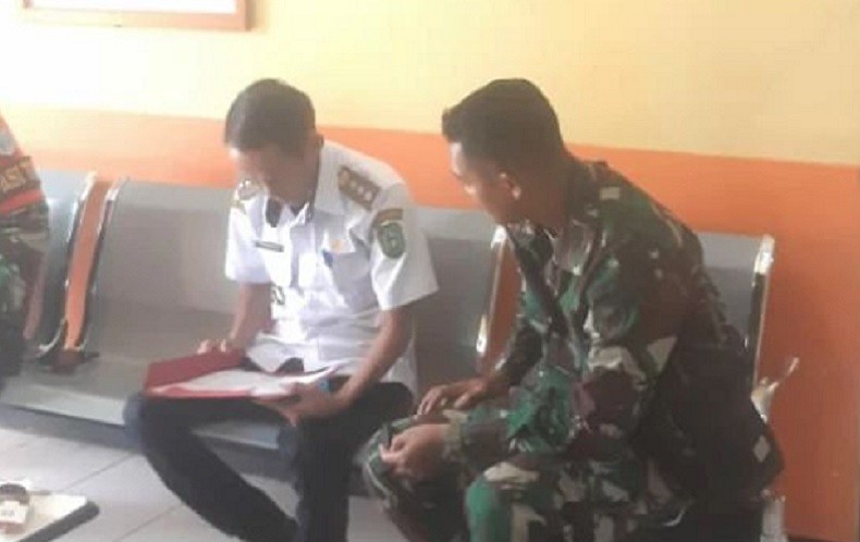 Viral 2 Anggota TNI Diduga Aniaya Petugas Bea Cukai Di Bengkayang, Ini ...