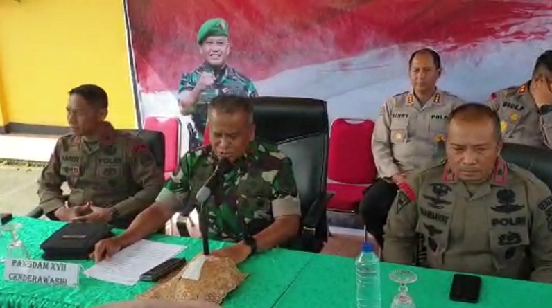 title Pangdam Ungkap Perkembangan Pencarian Pilot Susi Air di Paro, Ini Katanya Pangdam Ungkap Perkembangan Pencarian Pilot Susi Air di Paro, Ini Katanya