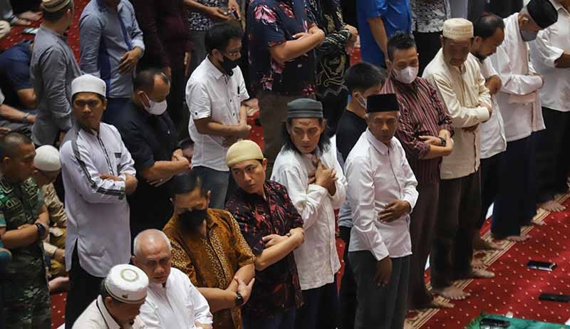 Ribuan Umat Muslim Salat Gaib di Masjid Istiqlal Doakan Korban Gempa Turki-Suriah - Bagian 2