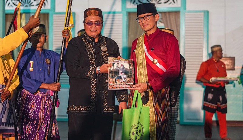 Sandiaga Uno Dianugerahi Gelar Pangeran oleh Kerajaan Mempawah - Bagian 1
