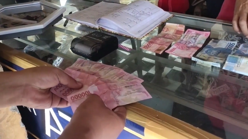 Pengedar Uang Palsu Sasar ATM Mini, Penjaga Kios Rugi Rp700.000
