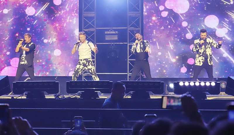 Westlife Ajak Penggemar Bernyanyi, ICE BSD Menggema - Bagian 3