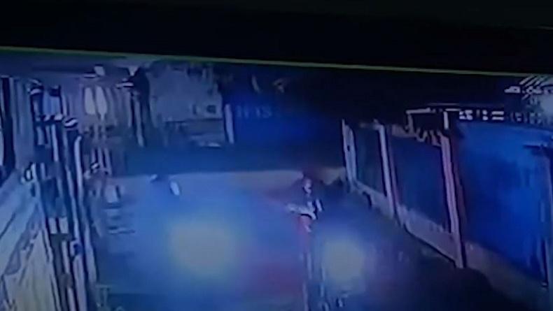 Terekam CCTV, Geng Motor Serang Permukiman Warga di Makassar Pakai Busur