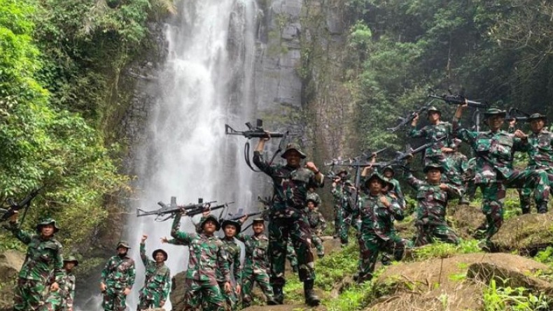 title Lanudal Manado Jaga Kemampuan Prajurit, Latihan Lintas Medan Bersenjata Digelar di Minut Lanudal Manado Jaga Kemampuan Prajurit, Latihan Lintas Medan Bersenjata Digelar di Minut