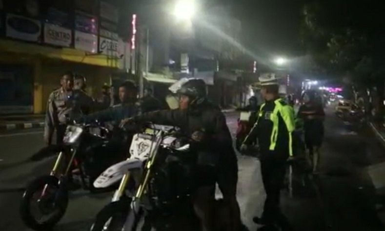 19 Remaja di Blitar Diamankan Polisi gegara Konvoi Knalpot Brong dan Pesta Miras 