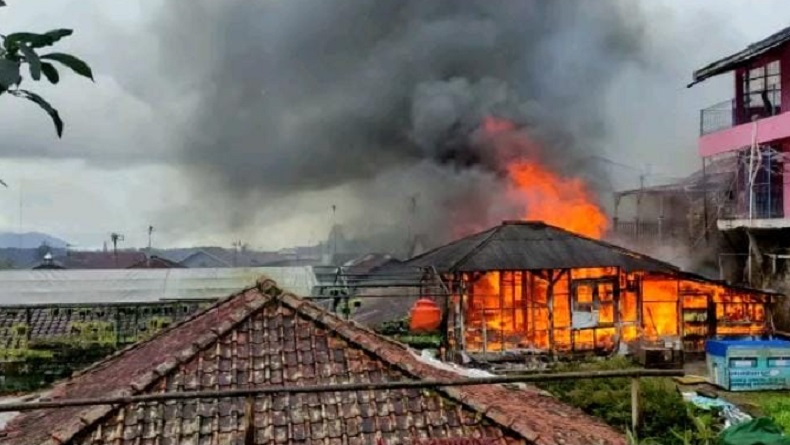 5 Rumah di Cipanas Cianjur Ludes Terbakar, Kerugian Ditaksir Rp500 Juta