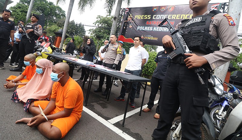 Kompak, Pasutri Ini Sudah 30 Kali Mencuri Sepeda Motor - Bagian 1