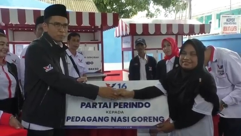 title Peduli UMKM di Karawang, Partai Perindo Bagikan Gerobak Gratis Peduli UMKM di Karawang, Partai Perindo Bagikan Gerobak Gratis