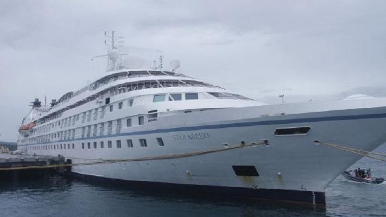 title Kapal wisata Star Breeze Berlabuh di Kupang, Bawa 135 Wisatawan Domestik dan Mancanegara Kapal wisata Star Breeze Berlabuh di Kupang, Bawa 135 Wisatawan Domestik dan Mancanegara