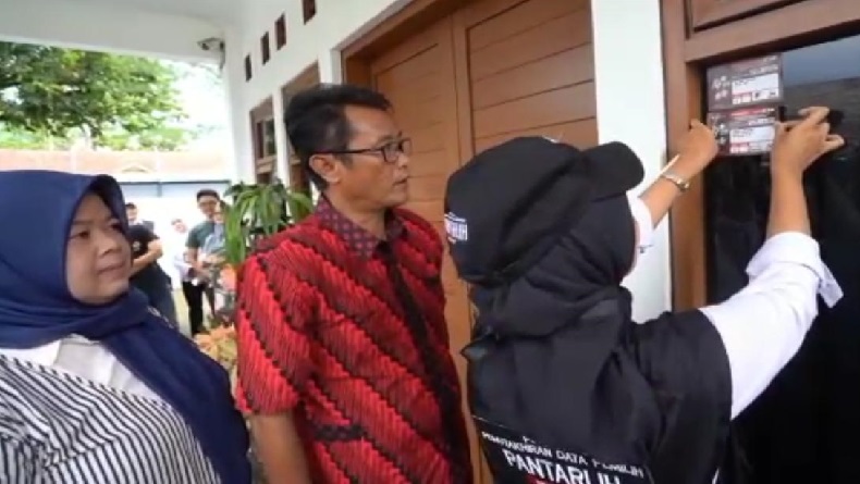 title Jelang Pemilu 2024, KPU Ciamis Terjunkan 3.939 Pantarlih ke Rumah Warga Jelang Pemilu 2024, KPU Ciamis Terjunkan 3.939 Pantarlih ke Rumah Warga