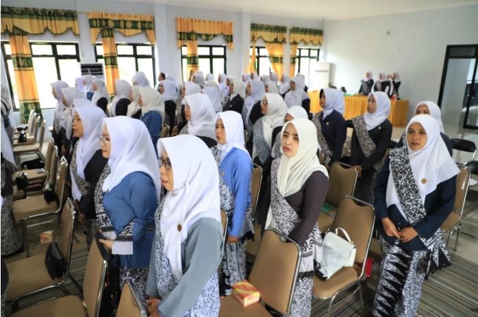 title Kepala IBI Kalsel: Bidan Berperan Penting Tekan Angka Kematian Ibu dan Stunting Kepala IBI Kalsel: Bidan Berperan Penting Tekan Angka Kematian Ibu dan Stunting