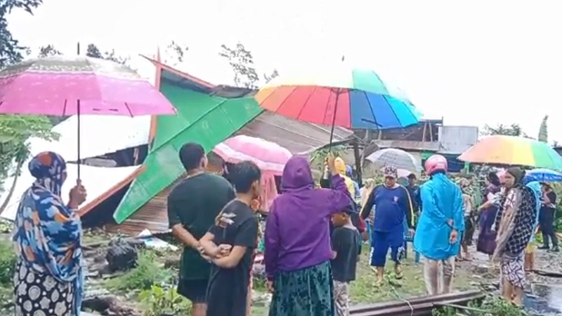 Angin Kencang Terjang Pangkep 39 Rumah Rusak 1 Rata Dengan Tanah