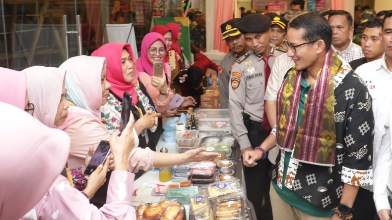 Sandiaga Uno Hidupkan Kembali UMKM Sulsel Buka Sentral Oleh-oleh Makassar