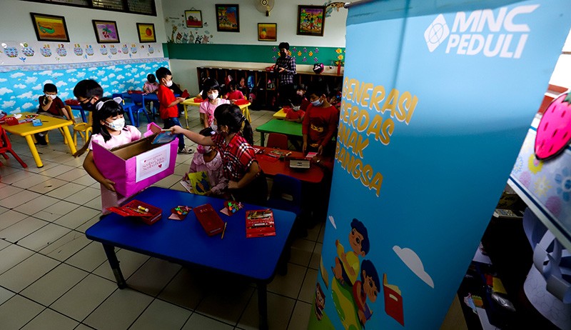 MNC Peduli dan Sekolah Regina Pacis Gelar Program Seribu Cinta Seribu Buku - Bagian 2