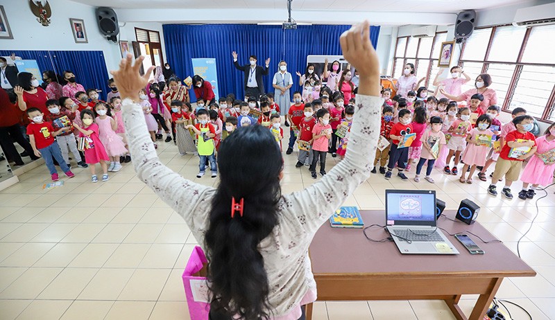 MNC Peduli dan Sekolah Regina Pacis Gelar Program Seribu Cinta Seribu Buku - Bagian 6