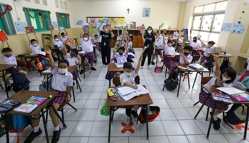 MNC Peduli dan Sekolah Regina Pacis Gelar Program Seribu Cinta Seribu Buku - Bagian 3