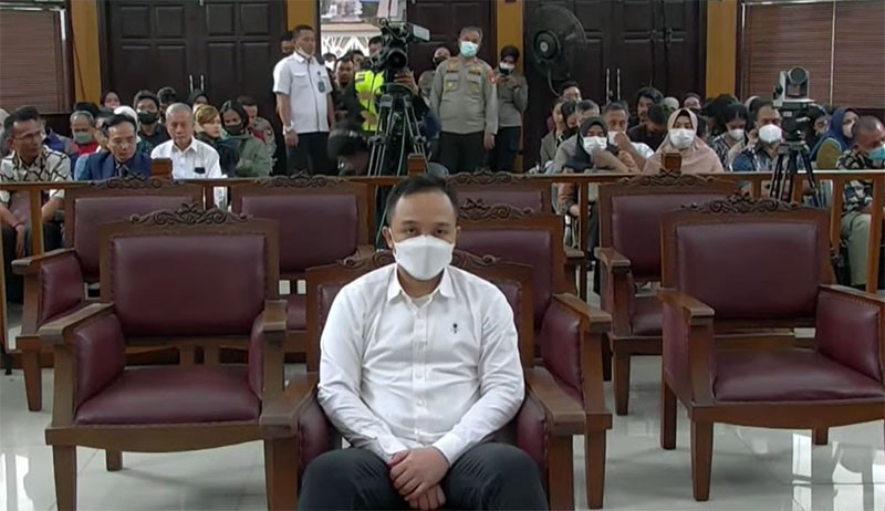 Ekspresi Ricky Rizal Divonis 13 Tahun Penjara, Lebih Ringan dari Kuat Ma'ruf  - Bagian 2