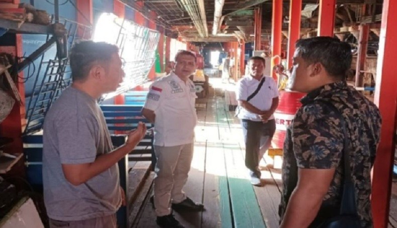 Imigrasi Sidak Kapal Isap Timah di Belinyu, Tenaga Kerja Asing Diminta Tunjukkan Dokumen