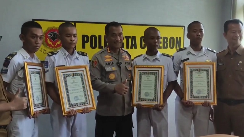 Gagalkan Aksi Penjambretan, 4 Siswa SMKN 1 Mundu Cirebon Diganjar Penghargaan