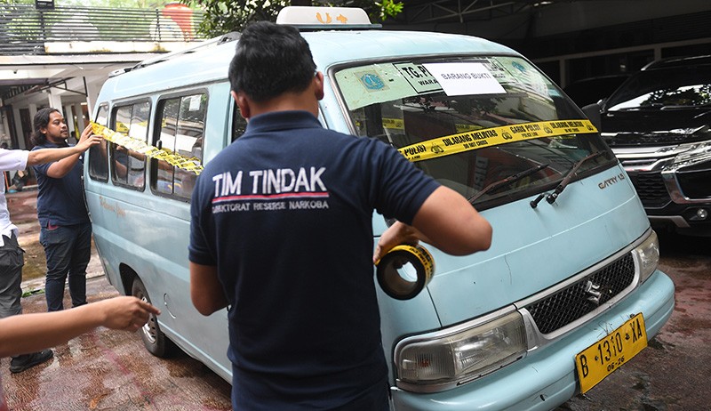 Nekat, Ratusan Kilogram Sabu Dibawa Naik Angkot - Bagian 1