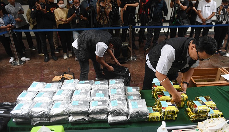 Nekat, Ratusan Kilogram Sabu Dibawa Naik Angkot - Bagian 3