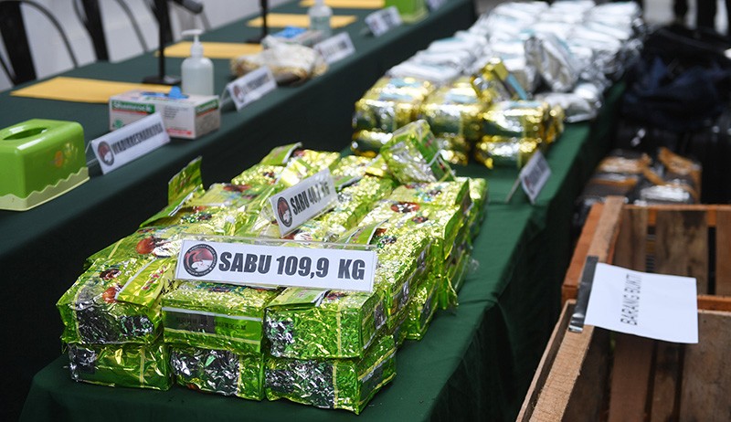 Nekat, Ratusan Kilogram Sabu Dibawa Naik Angkot - Bagian 2