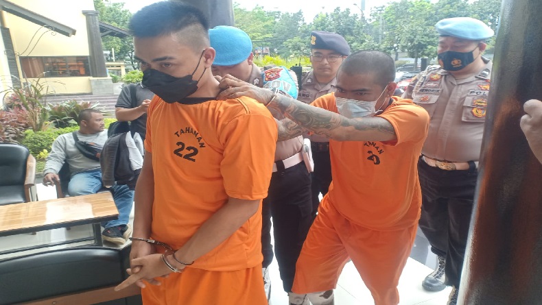 2 Begal Sadis Ditangkap dan Ditembak Polisi seusai Rampas HP Driver Ojol di Cikawao Bandung