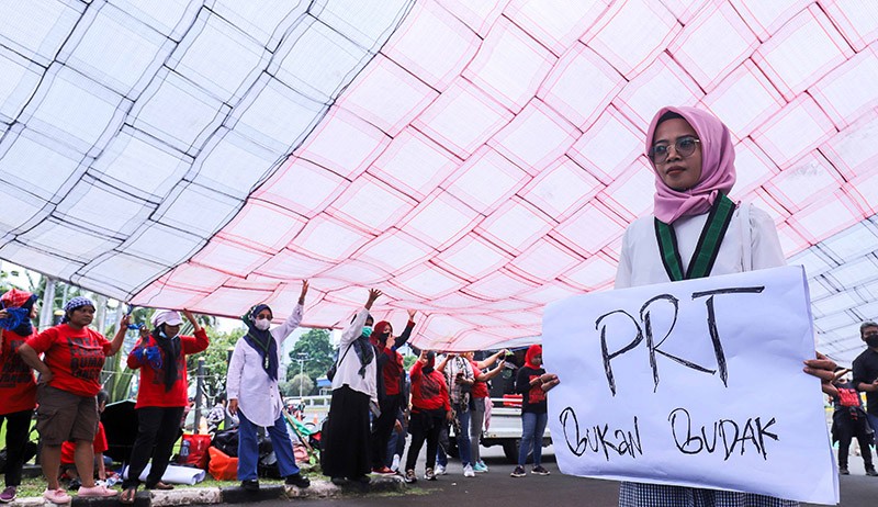 PRT Bentangkan Serbet Raksasa, Tolak Diskriminasi hingga Perbudakan - Bagian 1