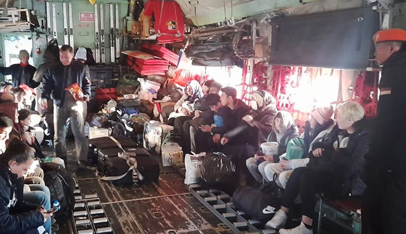 Potret Korban Gempa Turki Naik Hercules C-130 TNI AU sebagai Transportasi - Bagian 2