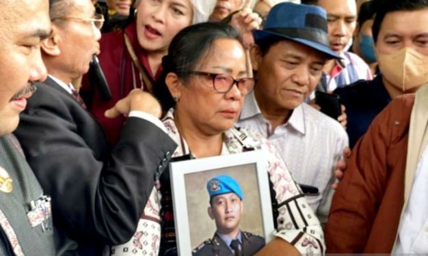 Pesan Menyentuh Ibu Brigadir J usai Richard Eliezer Divonis 1 Tahun 6 Bulan Bui