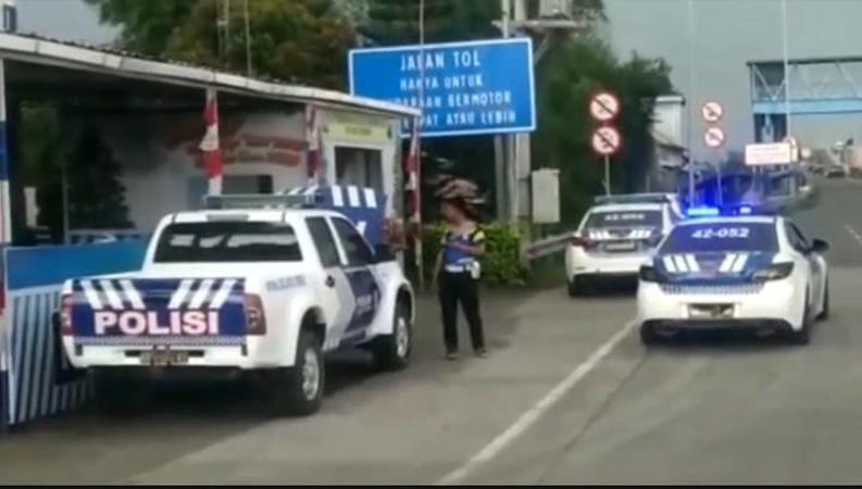 title 8 Fakta Polisi Tewas Gantung Diri di Pos Exit Tol Brebes, Nomor 7 Bikin Kapolres Kaget 8 Fakta Polisi Tewas Gantung Diri di Pos Exit Tol Brebes, Nomor 7 Bikin Kapolres Kaget