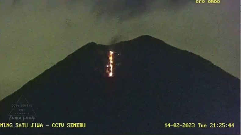 Gunung Semeru Luncurkan Lava Pijar 800 Meter Rabu Pagi, Warga Diimbau Waspada 