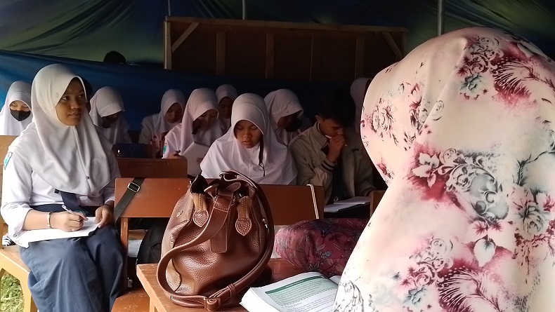 Dapat Tenda Kelas Darurat, Pelajar SMPN 3 Cianjur: Terima Kasih MNC Peduli